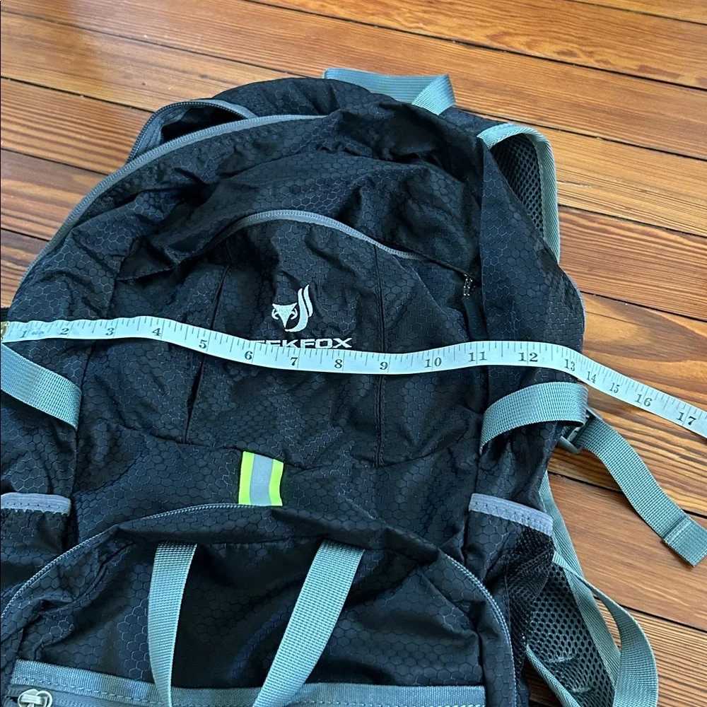 NEEKFOX Black Backpack with Gray Straps
